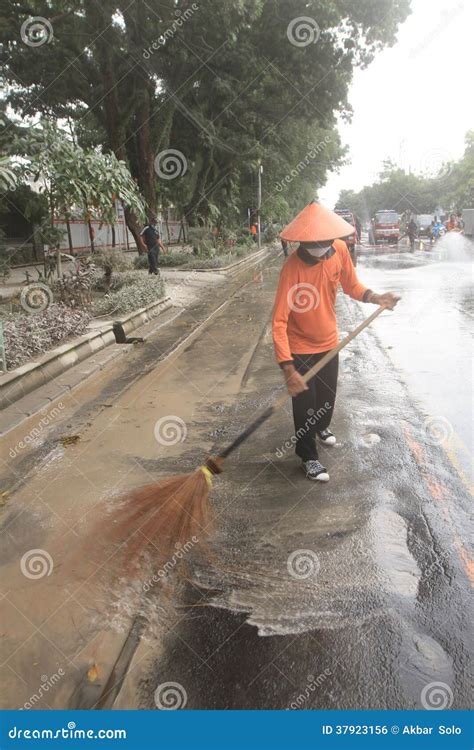 cleaning mud Pakistan|G.